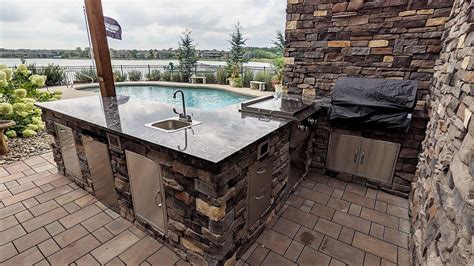 Outdoor Kitchens and Pergolas in Kansas City | Integrity Hardscape