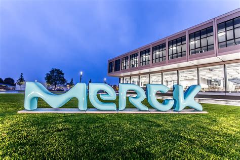 Merck – globalne i lokalne sposoby walki z COVID-19