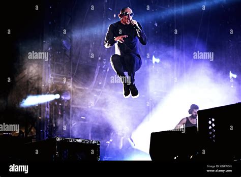 Linkin park concert hi-res stock photography and images - Alamy