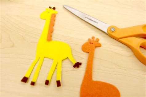 DIY Giraffe Puppet - Kunin Felt