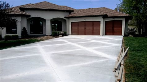 CONCRETE DRIVEWAYS - Affordable Replacement and Additions