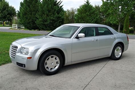 2006 Chrysler 300 | Hemmings.com