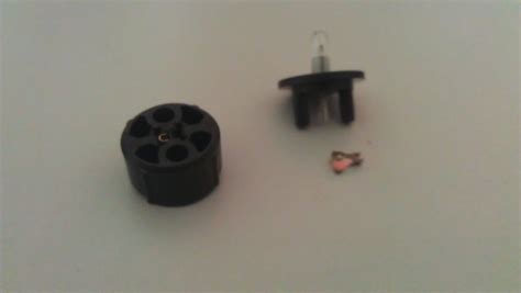 Dropped my Maglite Mini AA, bulb came out. How to put back together correctly? : flashlight