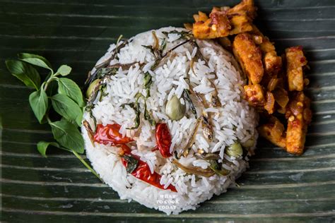 Nasi Liwet Sunda ( Indonesian Aromatic Spiced Coconut Rice)