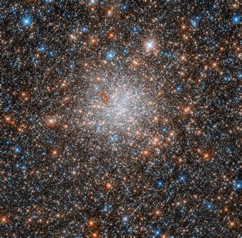 Hubble Telescope Views a Glittering Ball of Stars