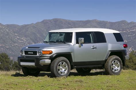 Toyota FJ Cruiser Adds Safety Features And New Colors For 2009