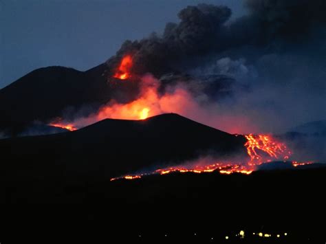 Etna, eruzione spettacolare in corso - L'Urlo | News e Lifestyle