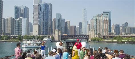 Chicago River Cruise Tour | Chicago's First Lady