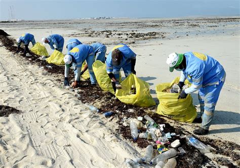 beach cleaning campaign Archives - Doha News | Qatar