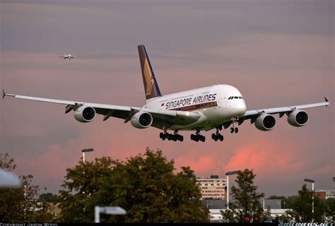 A380-841 Singapore Air landing at London-Heathrow, photographer Jason Wood Singapore Airlines ...