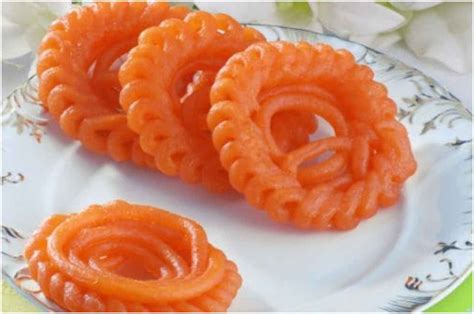 Imarti Recipe: इस रेसिपी से बनाएं लजीज 'इमरती', मिनटों में होती है तैयार