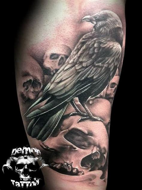 60+ Mysterious Raven Tattoos | Tatuaje de cuervo, Diseño de tatuaje de calavera, Tatuajes al azar