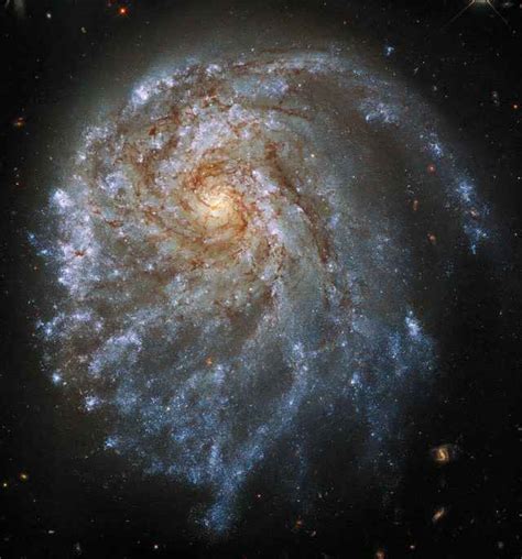Il telescopio spaziale Hubble ha osservato la galassia NGC 2276, distorta da varie interazioni ...