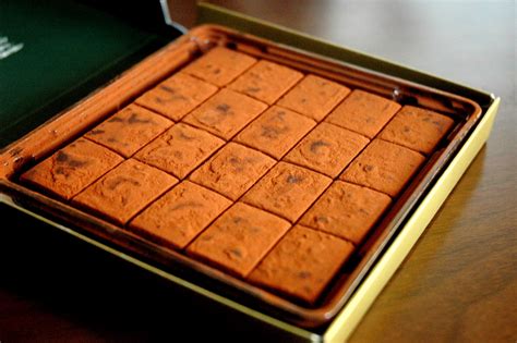 DUDE FOR FOOD: Royce' Chocolate's Nama Chocolate