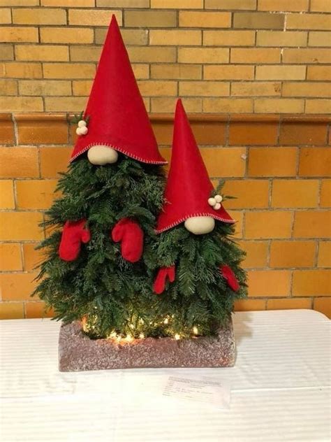 How to Make DIY Evergreen Christmas Gnomes | Уличные рождественские украшения, Рождественские ...