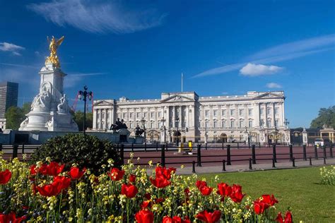 50 Famous UK Landmarks To Add To Your Bucket List