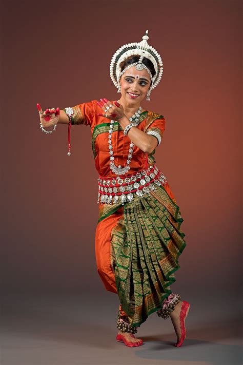 Gayatri Odissi | Gayatri Odissi | Dance of india, Indian classical dancer, Dance hairstyles