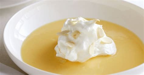 Floating Islands (Ile flottante) Recipe | EatSmarter