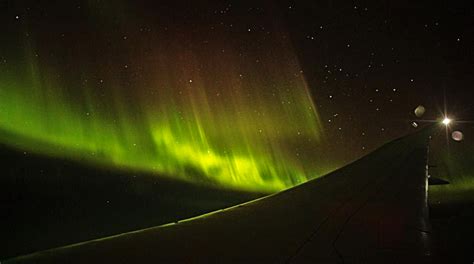 Qantas Boeing 787 Dreamliner Chases Antarctica's Southern Lights