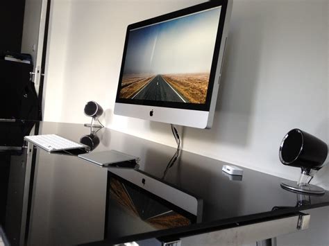 iMac 27" Wall mount | Stunning. | stefanvdkuijl | Flickr