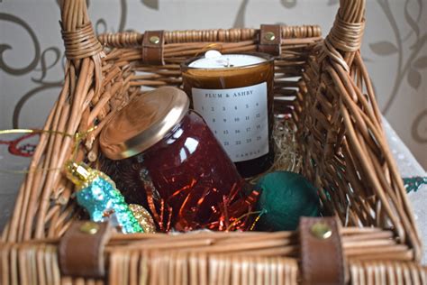 Guest post: How to DIY a Christmas gift hamper when you're on a budget