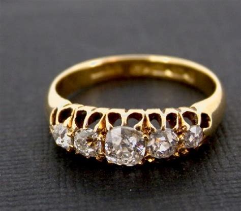 An 18 Carat Gold Antique Diamond Ring | 625440 | Sellingantiques.co.uk