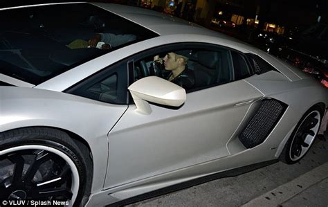 Bieber Rolls To Dinner In A Lamborghini Aventador | Celebrity Cars Blog