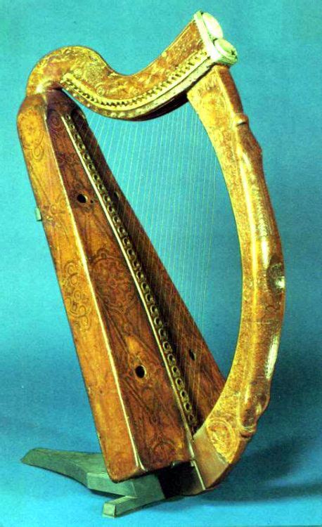 Trinity College Harp. Circa 15th Century. Library at Trinity College, Dublin, Ireland. | Harp ...