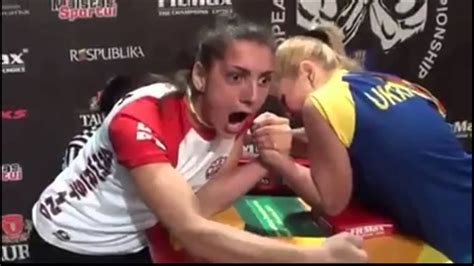 Women Arm Wrestling - YouTube