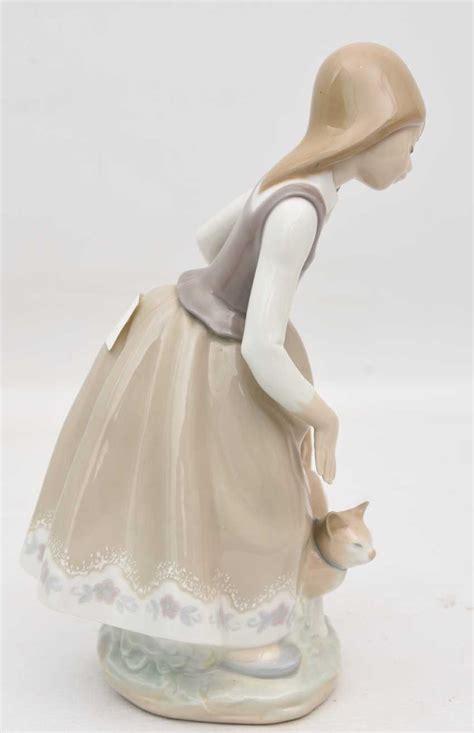 Auction LLADRO FIGURINES CONV., 3 Young Women, Spain, 20. Century — buy online. Auction catalog ...