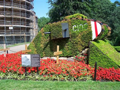 ESAH160: Castle Park, Colchester: Floral Tribute to World War One