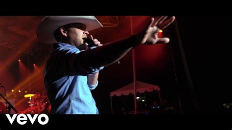 Justin Moore - "Kinda Don't Care" (Official Music Video)