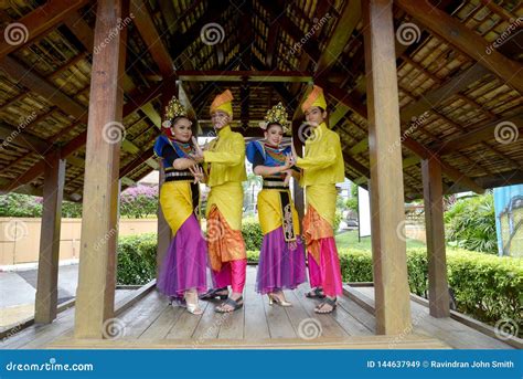 Traditional Malay Dance _ Joget Editorial Stock Image - Image of malacca, materials: 144637949