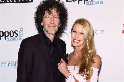 Howard Stern and Wife Beth Remarry After 11 Years