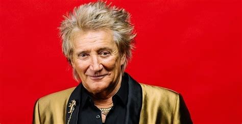 Rod Stewart Biography - Childhood, Life Achievements & Timeline