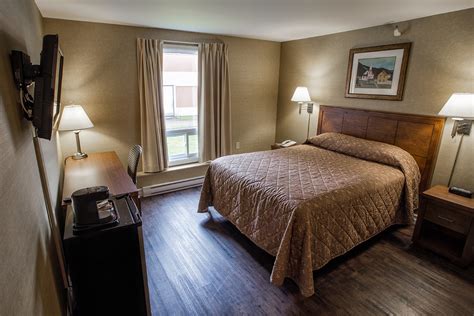 Standard Room (One Queen-Size Bed) | Marystown Hotel & Convention Centre