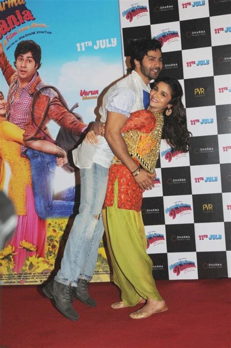 Alia Bhatt lifting Varun Dhawan at film Humpty Sharma Ki Dulhania first ...