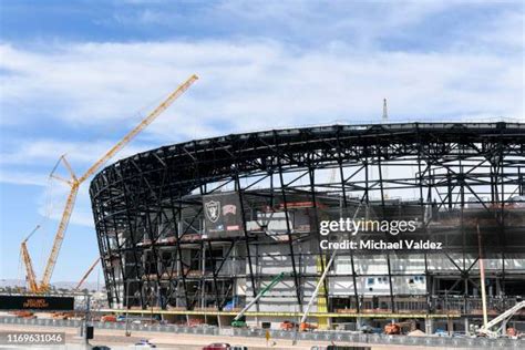 Las Vegas Raiders Stadium Photos and Premium High Res Pictures - Getty ...