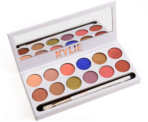 Kylie Cosmetics Royal Peach Kyshadow Eyeshadow Palette Review & Swatches