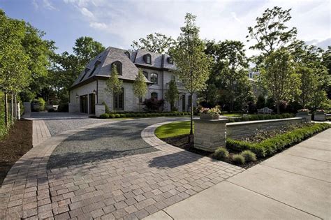 10+ Circle Driveway Landscape Ideas – HOMYRACKS