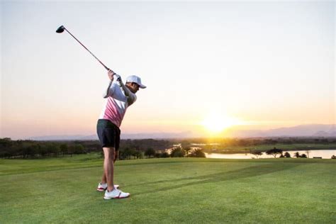 Flat Golf Swing Benefits (Pros, Cons, Tips)