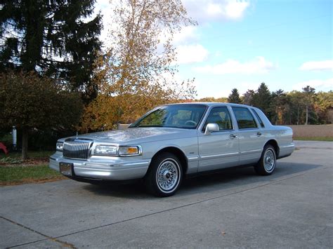 1996 Lincoln Town Car Specs, Prices, VINs & Recalls - AutoDetective