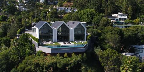 Architectural Gem on One Acre in L.A.’s Hollywood Hills - Mansion Global