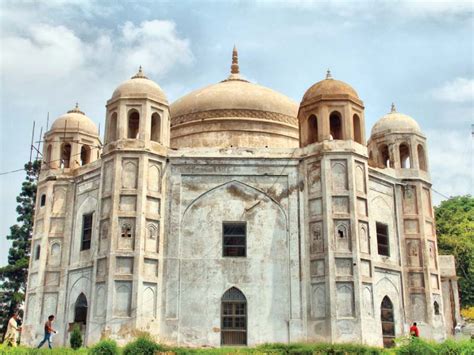 Tomb of Anarkali: A symbol of resilience and love