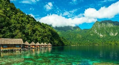 Pantai Ora Maluku Tengah - Daya Tarik, Aktivitas, Lokasi & Harga Tiket - Pesisir