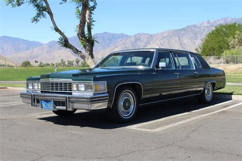 Cadillac Fleetwood 1977 – Amazing Classic Cars