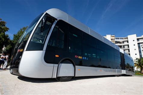 World's first hydrogen bus fleet rolls out in France - Smart Cities World