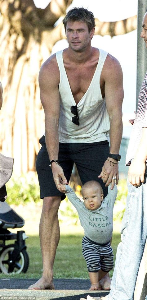 Chris Hemsworth melts hearts during family day out | Chris hemsworth ...