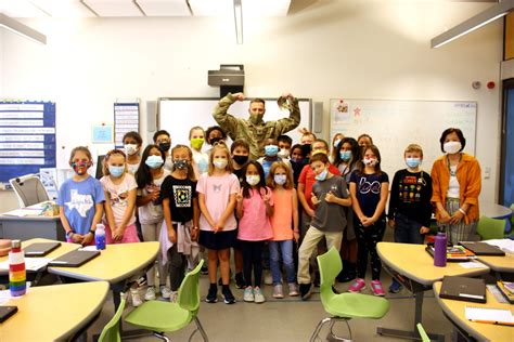 Garrison Commander visits Stuttgart Elementary School ...