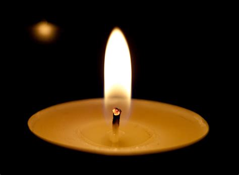 File:Candle flame 01.jpg - Wikimedia Commons